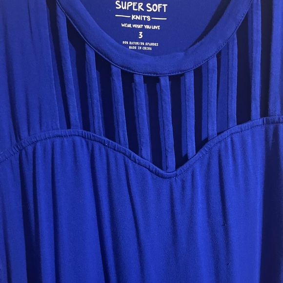 Super Soft crewneck with vertical slash tee - Picture 7 of 8